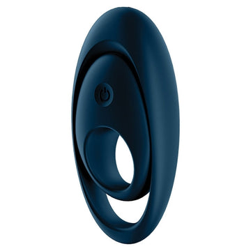 The Satisfyer Glorious Duo offers double the fun thanks to the combination of two rings: This device hugs both your sweet spots for a stimulating restrictive effect on blood flow that not only helps you last longer but also increases your sensitivity during lovemaking. At the same time, this vibrating ring also generously titillates your lover over a large area with its elongated clitoral stimulator. 12 varied vibration modes, USB rechargeable and waterproof.