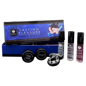Kit made up of erotic cosmetics from the Shunga brand, ideal as a gift or to surprise your partner. 1 x Toko Strawberry Champagne Lubricant (10ml), 1 x Libido Massage Oil (10ml), 1 x Intimate Kisses Strawberry Champagne Oil (10ml), 1 x Dragon cream (4ml), 1 x Secret Garden cream (4ml), 1 x Vibrating Ring, 1 x Manual Instructions, 1 x Case Box, 1 x Satin bag.