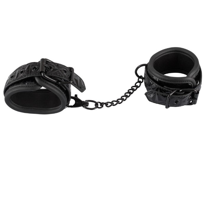 Robust metal handcuffs with removable plush covers in black. Including two keys (but can also be opened with the clips.