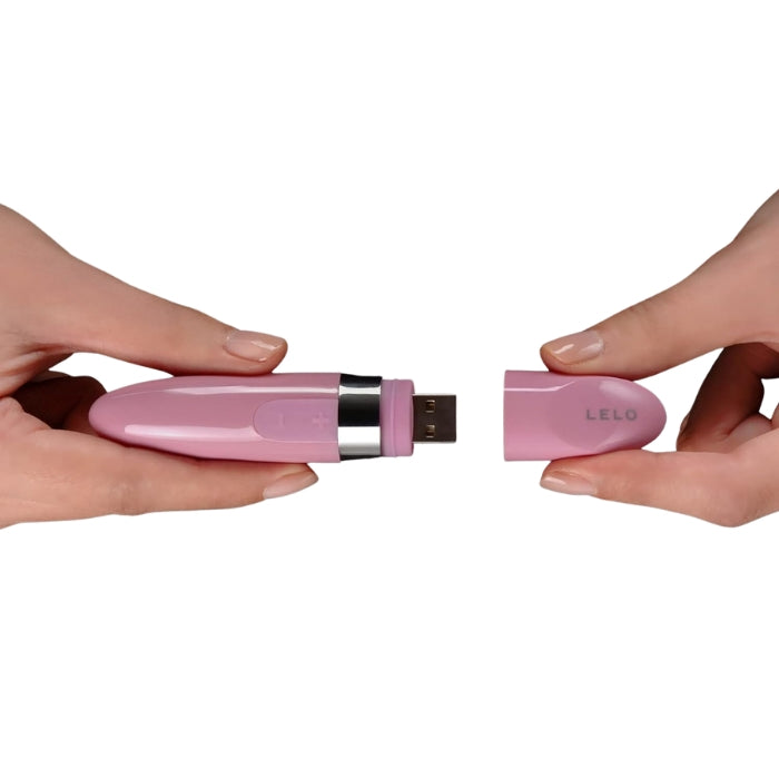USB-rechargeable MIA 2 massager possesses hidden power and looks perfectly at home in your purse or bedside drawer. Created for women who aren’t afraid to indulge their deepest desires, MIA 2 allows you to be spontaneous yet discreet wherever you go.