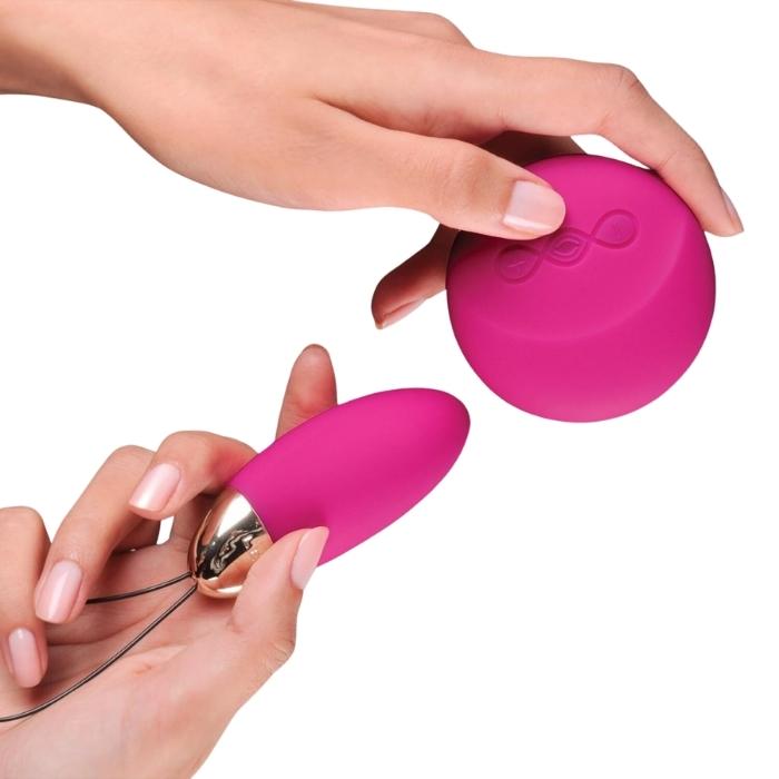 The Sense Motion remote allows you to adjust the intensity with the flick of a wrist. Body Safe silicone. Rechargeable. 100% Waterproof. Remote AAA x 2 batteries.