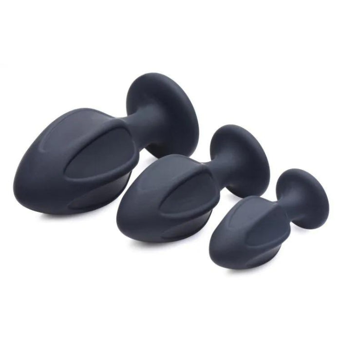 Three juicy anal plugs for all levels of backdoor play! SMALL DIMENSIONS: Overall length: 58 mm, Insertable length: 48 mm, Widest insertable diameter: 28 mm. MEDIUM DIMENSIONS Overall length: 71 mm, Insertable length: 61 mm, 36 mm. LARGE DIMENSIONS Overall length: 89 mm, Insertable length: 79 mm, Widest insertable diameter: 43 mm.