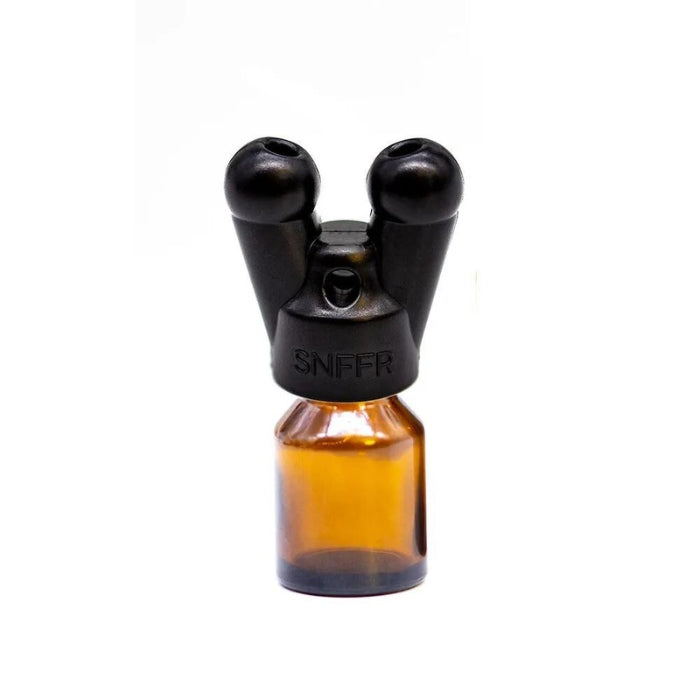 The large XTRM Sniffer double inhaler is a sniffer attachment for poppers in the colour black with a nozzle for each nostril. With this inhaler, sniffing gives you an absolute new kick. No more fumbling with the screw cap. No more need for cotton wool or a mask, and much less chance of spilling the product. Small: Fits on all 10 ml bottles, slim high-rise bottles and large Locker-room-bottles.