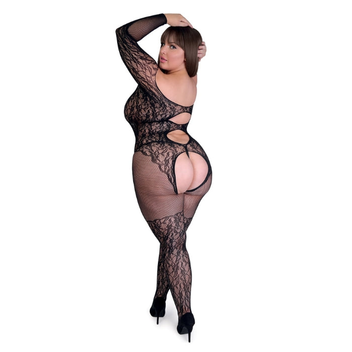 Captivate Spanking Bodystocking Curve is a seductive addition to any lingerie collection. Made from delicate floral lace, this bodystocking is designed to hug your curves and showcase your figure. The halter-style neckline draws attention to your neck and shoulders, while the open back invites sensual exploration. With an alluring cut-out at the rear and adjustable straps, this bodystocking is perfect for a night of intimate play or for spicing up your lingerie collection. One size to fit UK/AU size 18-24