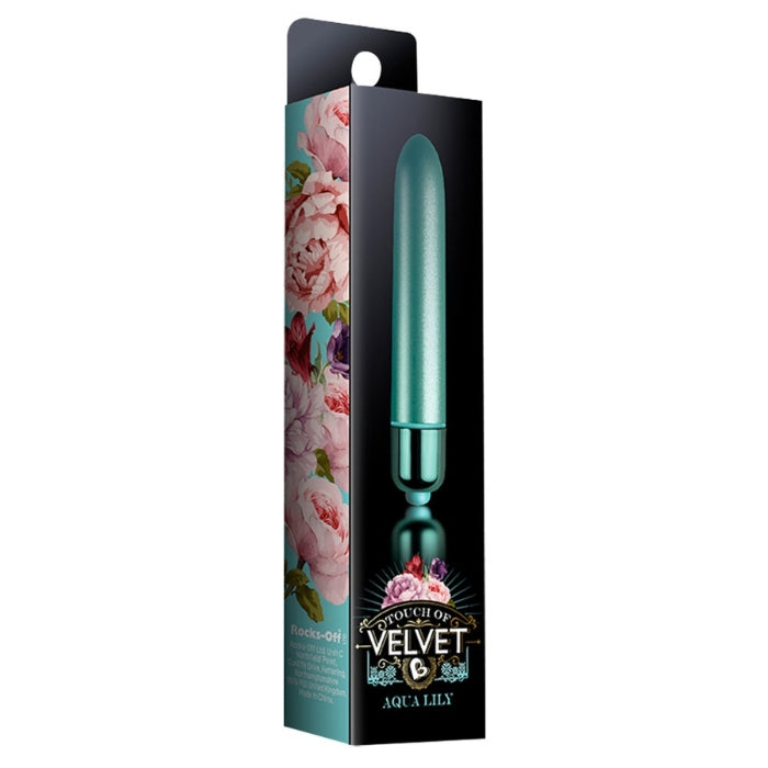 Velvety soft mini vibrator for erotic moments of pleasure – even on the go! There are 10 exciting vibration modes for you to choose from which can be controlled at the push of a button. You will be able to feel the intense vibrations through the velvety soft surface. Complete length 10.3 cm, Ø 1.6 cm.