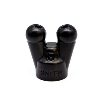 The large XTRM Sniffer double inhaler is a sniffer attachment for poppers in the colour black with a nozzle for each nostril. With this inhaler, sniffing gives you an absolute new kick. No more fumbling with the screw cap. No more need for cotton wool or a mask, and much less chance of spilling the product. Small: Fits on all 10 ml bottles, slim high-rise bottles and large Locker-room-bottles.