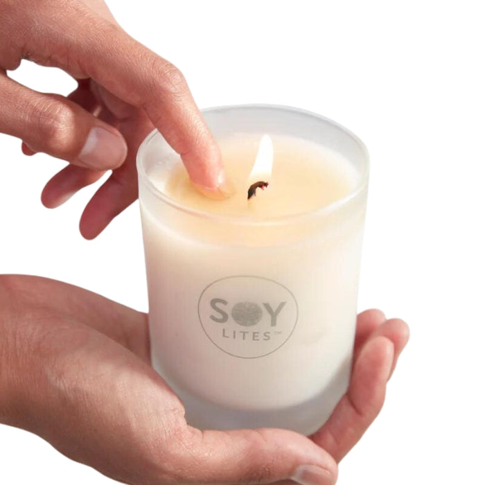 A range of natural soy based aromatherapy body candles. SoyLites takes pride in innovating eco-authentic products that your skin will love, while engaging your mind, body and spirit. mproves skin tone and blood circulation, aids detoxification and soothes the nervous system from excess worry with Fennel, Juniper and Grapefruit 70ml.