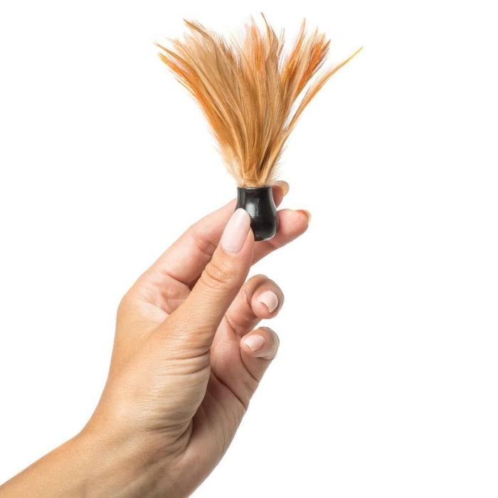 Small feather to easily apply the honey dust. Feather has a smmall rounded black handle and consists of multiple light brown feathers (similar to a father duster).