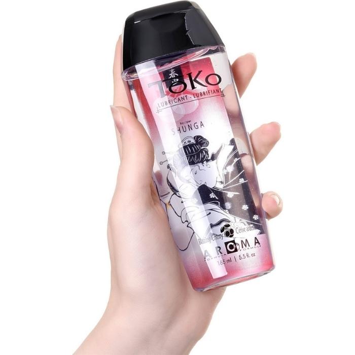 Shunga Toko flavoured Cherry water based lubricant is ultra smooth and safe to use with latex products. Premium quality lubricant suitable for intimate use and toy use. In hand showing size.