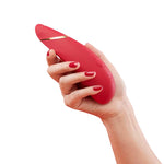 Womanizer Premium, clitoral stimulating vibrator. Just let go ! This toy is equipped with an autopilot mode. When active, your toy will alternate between 12 intensity levels and keep you on your toes. Sometimes intense, other times gentle always extraordinary. Thanks to the toys Smart Silence technology, your Premium will only switch on upon contact with your skin. If you need to set it aside for a moment, it wont make any surprise noises. Simply put, you can tune out and focus on yourself.